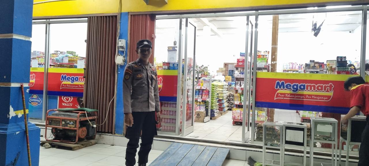 Personel Polsek Lamandau Sambangi Remaja yang Nongkrong, Berikan Sosialisasi Tentang Kenakalan Remaja