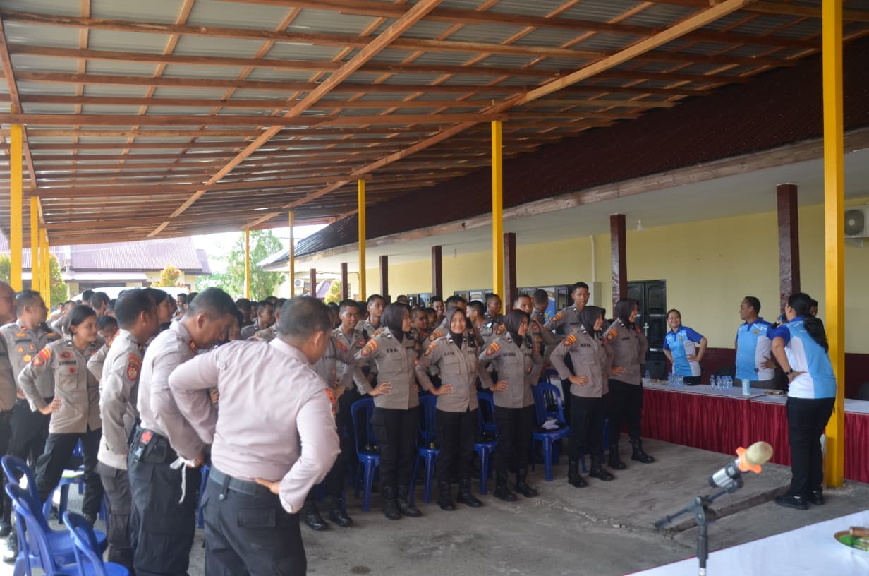 Hadapi Dinamika Lapangan, Personel Ditsamapta Polda Kalteng Terima Materi Psikologi Massa