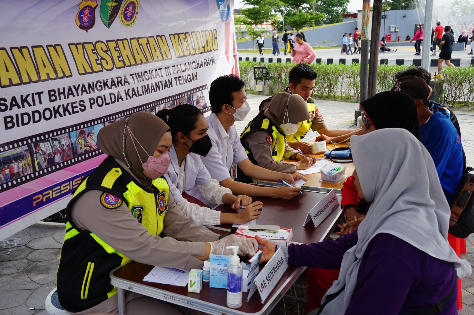 Beri Layanan di Car Free Day, Rumkit Bhayangkara Polda Kalteng Ajak Masyarakat Perhatikan Kesehatan