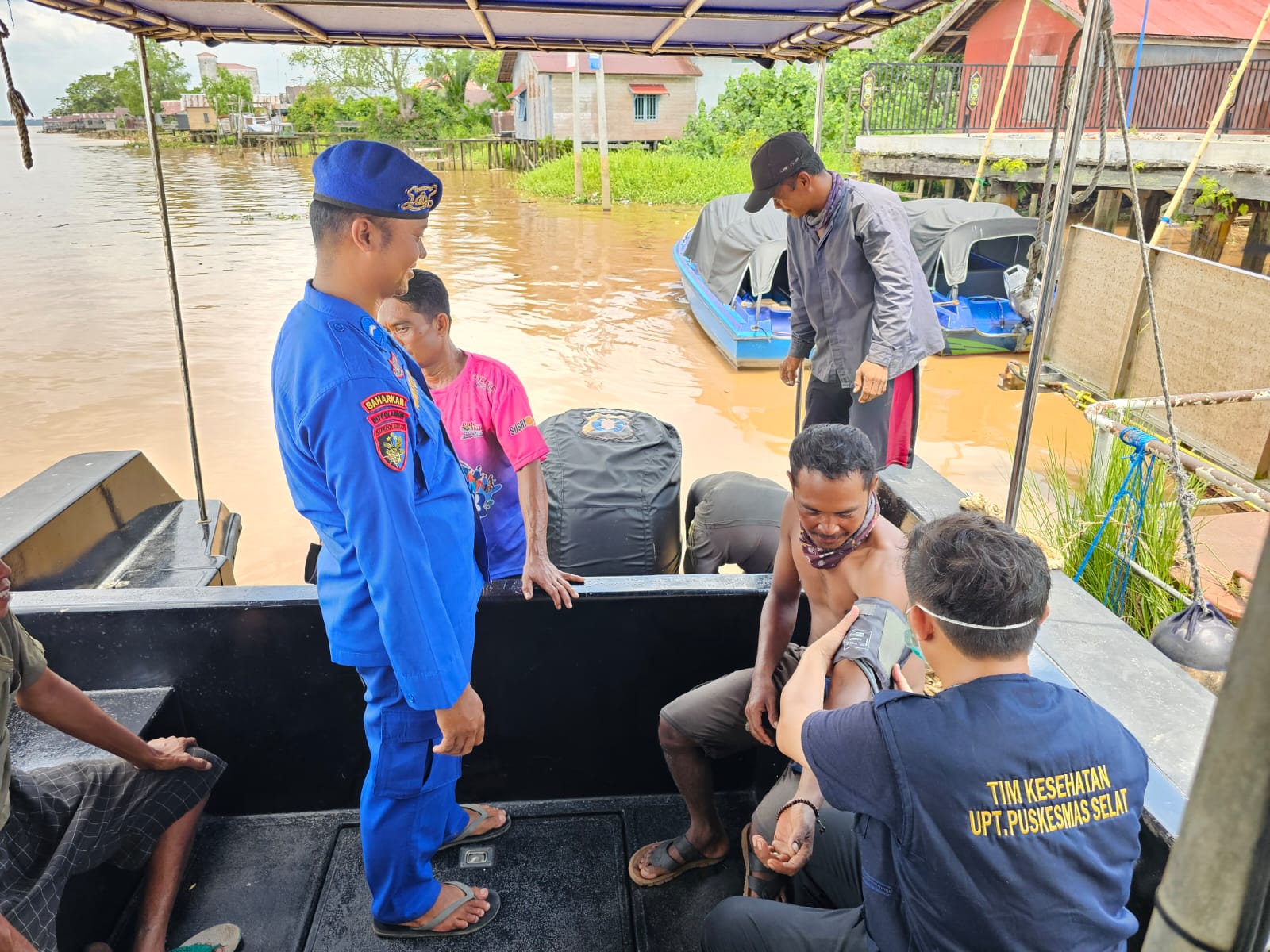 Ditpolairud Polda Kalteng Dukung Klinik Terapung di Kp XVIII 2007